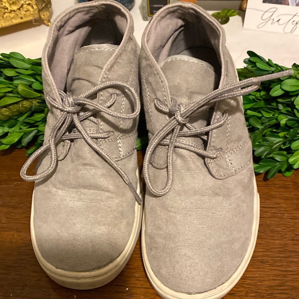 Boys size 2 light grey shoes high top